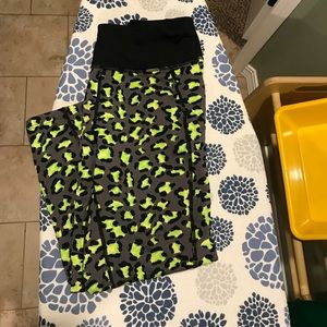 Betsy Johnson Capri Leggings